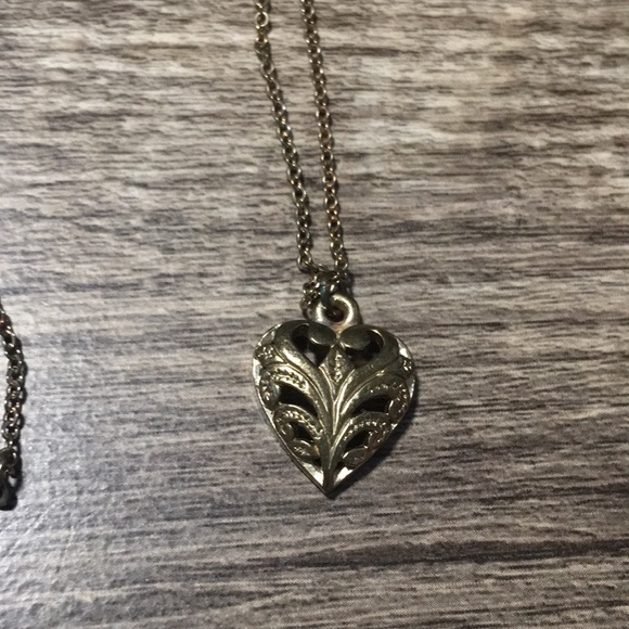 👛Heart Pendant Necklace 💛 - Picture 4 of 8